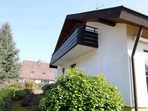 Hausansicht Giebelseite Nord mit DG-Balkon - Einfamilienhaus mit 160,00 m&sup2; in Buchenbach zum Kaufen