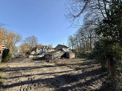 Blick vom Grundstücksende zur Straße - 