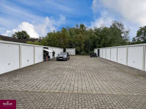 13 vermietete Garagen - 