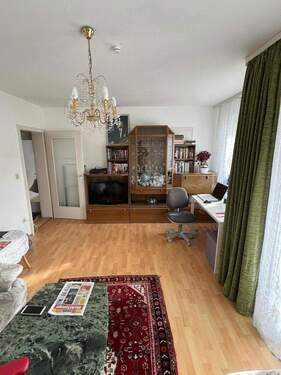 Bild 1 - Helle 3-Zimmer-Wohnung mit Balkon direkt an der U-Bahn