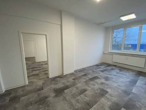 Büroansicht - Modernisierte Büroeinheit 75 m²