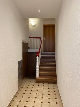 Hauseingangsflur (1) - 2 Zimmer Etagenwohnung in Arnstadt