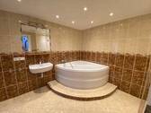 Bad mit Badewanne - 