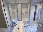 Bad mit Dusche - 