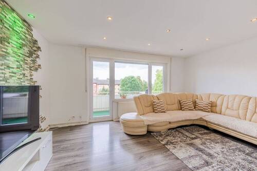 Wohnzimmer - 3 Zimmer Etagenwohnung zum Kaufen in Singen / Hohentwiel