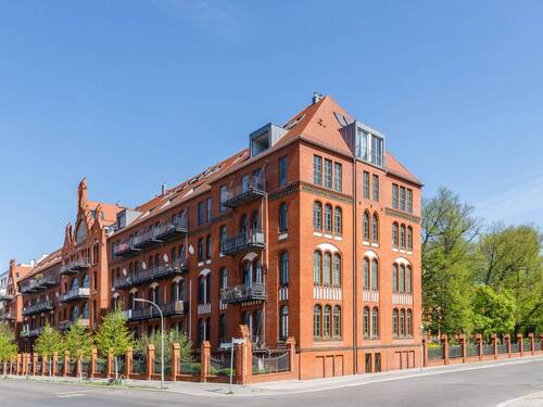 Joli Coeur - Joli Couer - Helle Altbauwohnung mit moderner Ausstattung & Stellplatz in ruhigem Denkmal-Ensemble