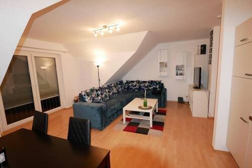 Bild1 - Hier sind Sie immer oben: 2-Zi-ELW im 2.OG mit EBK + Garage in ruhiger Lage von Weidhausen