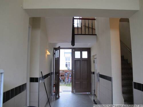 1613_Durchgang zum Innenhof - 4 Zimmer Etagenwohnung zum Kaufen in Magdeburg