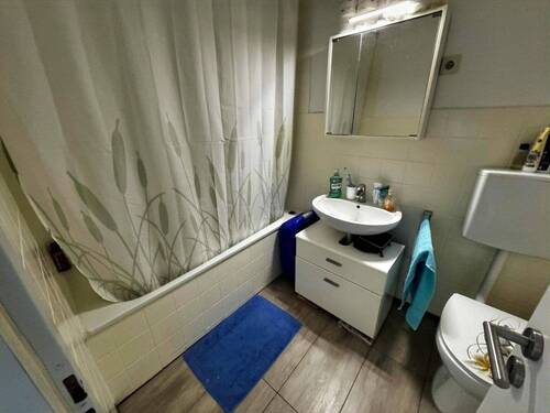 Bad mit Wanne - 