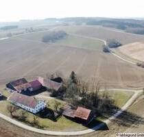 Landleben pur! - 750.000,00 EUR Kaufpreis, ca.  280,00 m² Wohnfläche in Feldkirchen (PLZ: 94351) Hirschkofen