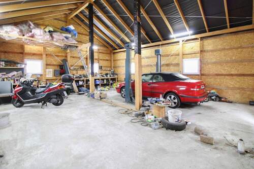 Werkstatt mit Hebebühne - 