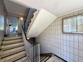Treppenhaus Hauseingang - Etagenwohnung mit 46,40 m² in Kiel zum Kaufen