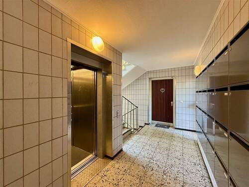 Aufzug (Hochparterre) - 