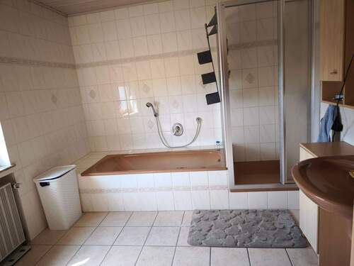 Teilansicht Dusche mit Wanne.jpg - 