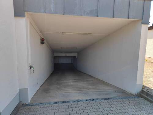 Einfahrt - Garage, Stellplatz in Mühldorf