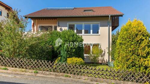Außenansicht 2 - Großzügiges MFH mit Garten, Balkone, Terrasse und Aussicht: ideal für Familien und Visionäre