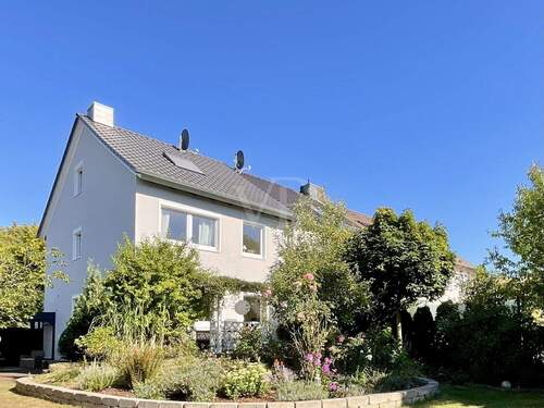 Hausansicht - Reihenendhaus mit 2 Vollgeschossen und ca. 6,5 m Hausbreite nahe der Leinemasch zu verkaufen!