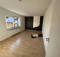Helle 2 Zimmer Souterrainwohnung mit Terrasse nähe Waldrand zu vermieten - Östringen