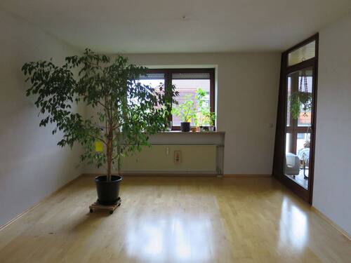 Wohnzimmer2.JPG - 3 Zimmer Etagenwohnung zur Miete in Neuendettelsau