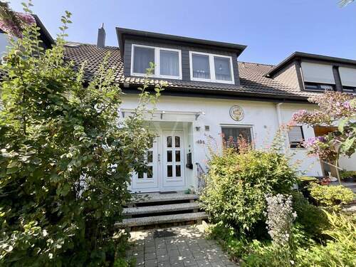 Bild 1 - Reihenhaus mit ca. 7 m Hausbreite, Vollkeller und umfangreicher energetischer Ausstattung in Laatzen