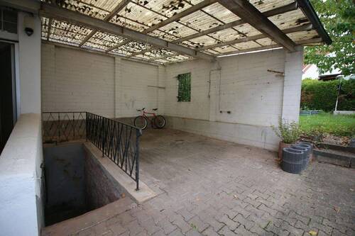 Hof und Zugang Keller - 