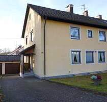 Charmante Doppelhaushälfte mit schönem Garten und Garage in Freudenstadt.