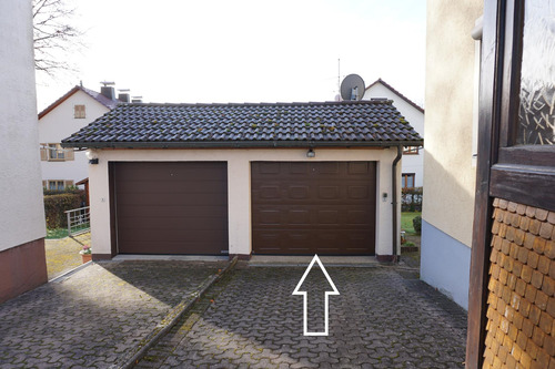 Garage mit elektr. Torantrieb - 
