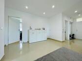 02_E4_Kue01a_EingangEssPlatz.jpeg - 4 Zimmer Etagenwohnung in Friedrichsdorf