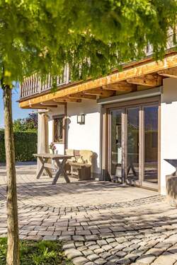 Sonnenterrasse mit Garten - 