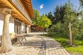 Terrasse mit Gartenhaus - 
