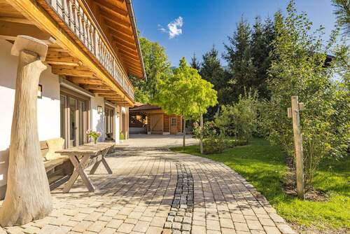 Terrasse mit Gartenhaus - 