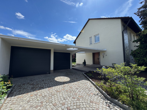 Hauseingang - Zweifamilienhaus mit Stil: Großes Grundstück in gefragter Lage