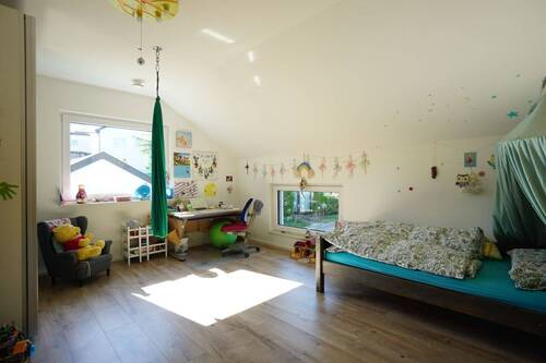 9Fes_Kinderzimmer_mit_Laminatboden?