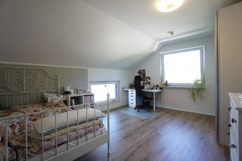 9Fes_Kinderzimmer_mit_Laminatboden?