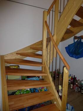 Treppe zum Erdgeschoss - 
