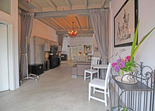 Eingangsbereich mit Blick in den Wohnbereich - 3 Zimmer Mehrfamilienhaus, Wohnhaus zum Kaufen in Rohlstorf