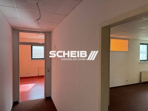 eigener Flur - Büro in Pfedelbach zur Miete