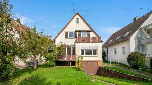 Außenansicht 2 - Charmantes Zweifamilienhaus mit großem Garten, Garage und Scheune - vielseitiges Haus mit Potenzial