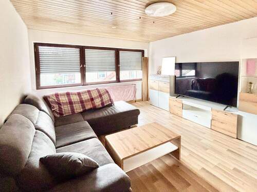 Wohnzimmer im Obergeschoss - 7 Zimmer Doppelhaushälfte zum Kaufen in Wannweil