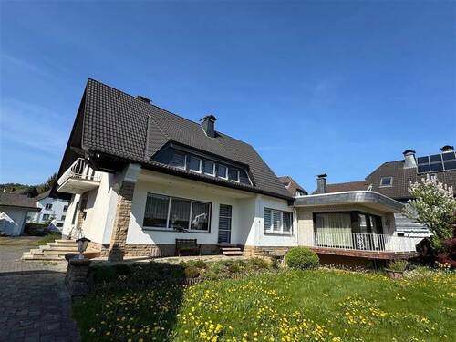 Straßen-Ansicht - 1 Zimmer Einfamilienhaus zum Kaufen in Finnentrop