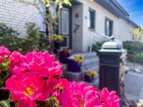 Charmantes Gebäude mit Vorgarten - Einladendes Zweifamilienhaus mit Wintergarten in Best-Zustand (Hausdülmen)