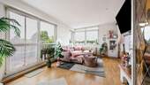 Wohnzimmer 1 - Gepflegte 3-Zimmer-Dachgeschosswohnung mit 3 Zimmern, Balkon, Keller und 2 Stellplätzen