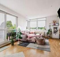 Gepflegte 3-Zimmer-Dachgeschosswohnung mit 3 Zimmern, Balkon, Keller und 2 Stellplätzen - Berlin Biesdorf