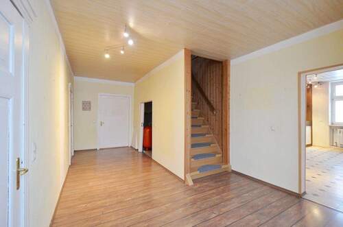 Flur im Obergeschoss - Etagenwohnung mit 200,00 m² in Ribnitz-Damgarten / Beiershagen zur Miete