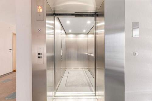 Aufzug (2025 modernisiert) - 