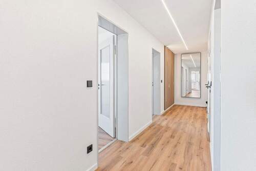 Flur Blick Eingangsbereich - Etagenwohnung mit 79,00 m² in Stuttgart zum Kaufen