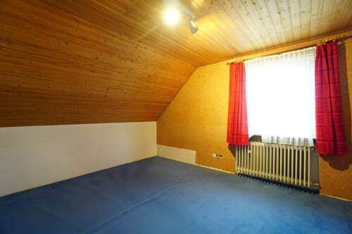 Zimmer im Dachgeschoss - 