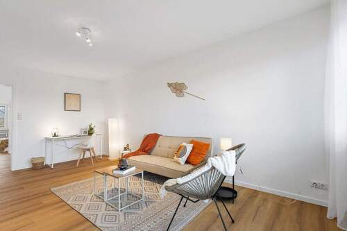 Wohnbereich- Musterwohnung - 4 Zimmer Mehrfamilienhaus, Wohnhaus zum Kaufen in Regensburg