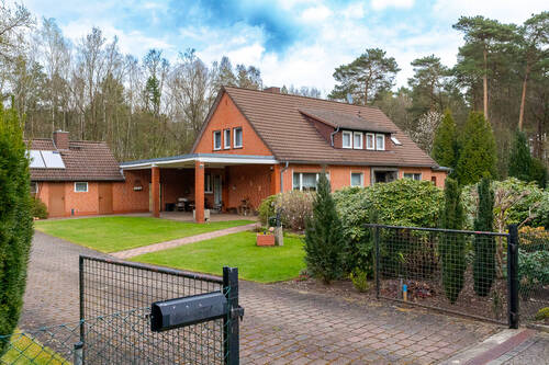 Aussenansicht - 8 Zimmer Mehrfamilienhaus, Wohnhaus zum Kaufen in Wietze