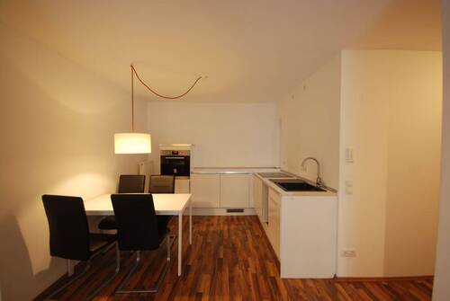 Küche - Innenstadt und doch sehr ruhig - Hochwertig renoviertes 2 Zimmer Apartment direkt an der Stadtmauer